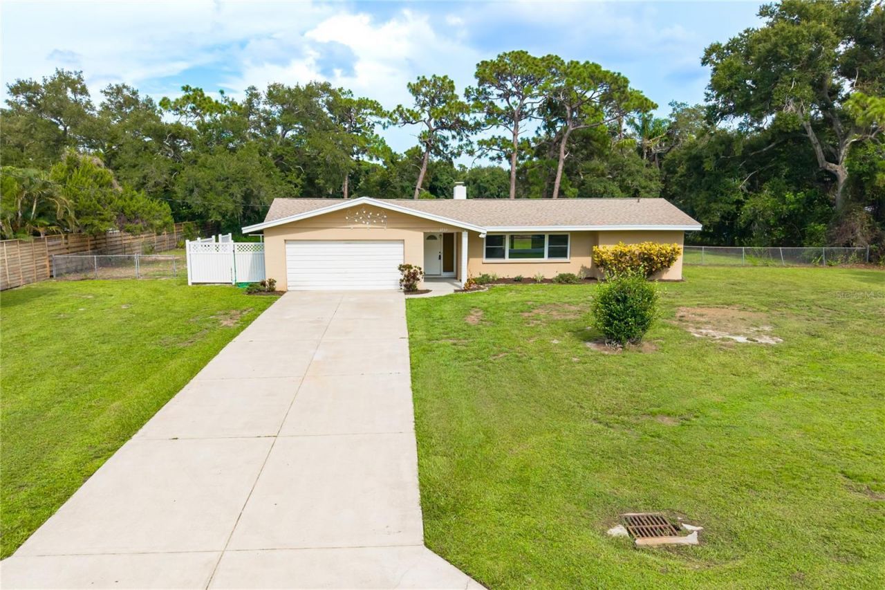 3733 Malec Circle , Sarasota, FL 34233 Photo