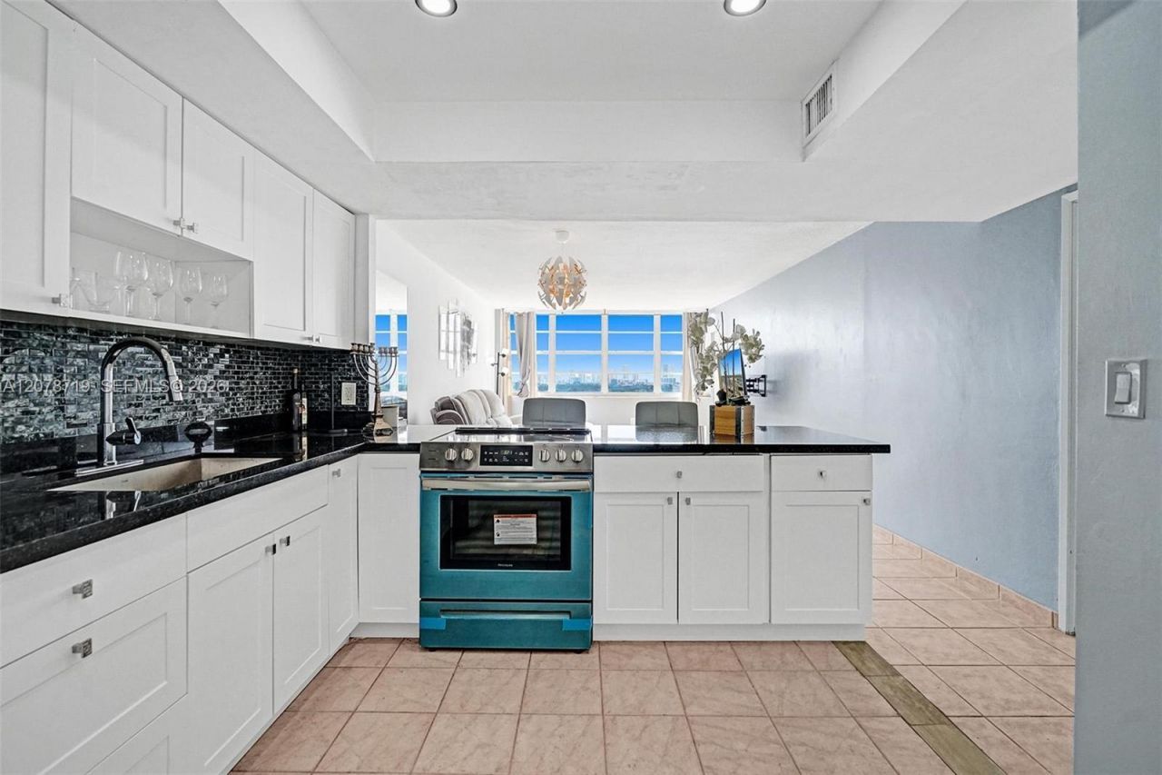 1351 NE Miami Gardens Dr, Unit 1504E, Miami, FL 33179 Photo
