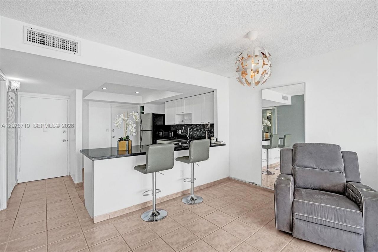 1351 NE Miami Gardens Dr, Unit 1504E, Miami, FL 33179 Photo