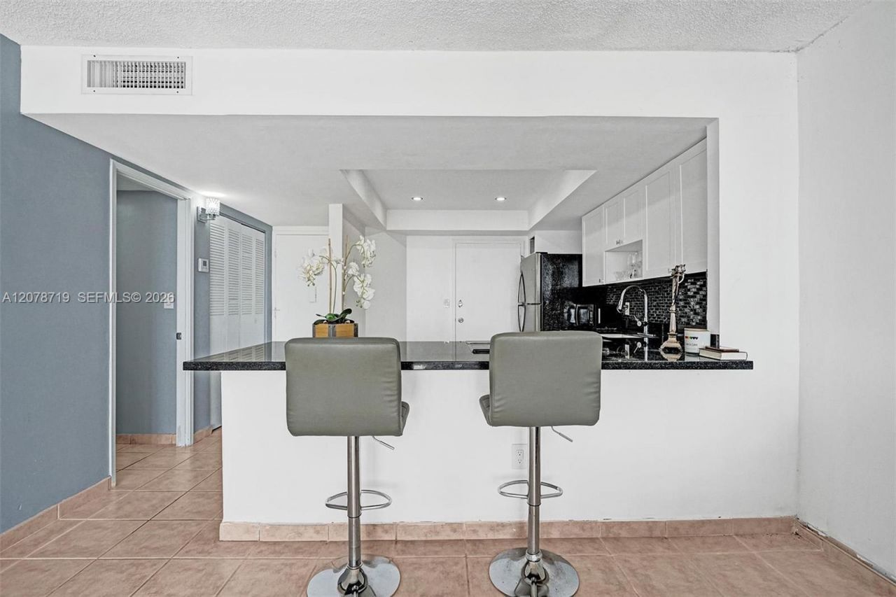 1351 NE Miami Gardens Dr, Unit 1504E, Miami, FL 33179 Photo