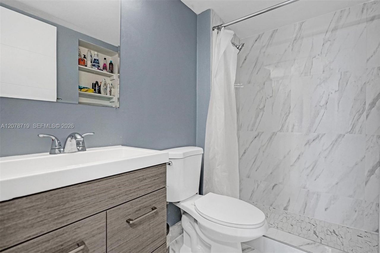 1351 NE Miami Gardens Dr, Unit 1504E, Miami, FL 33179 Photo
