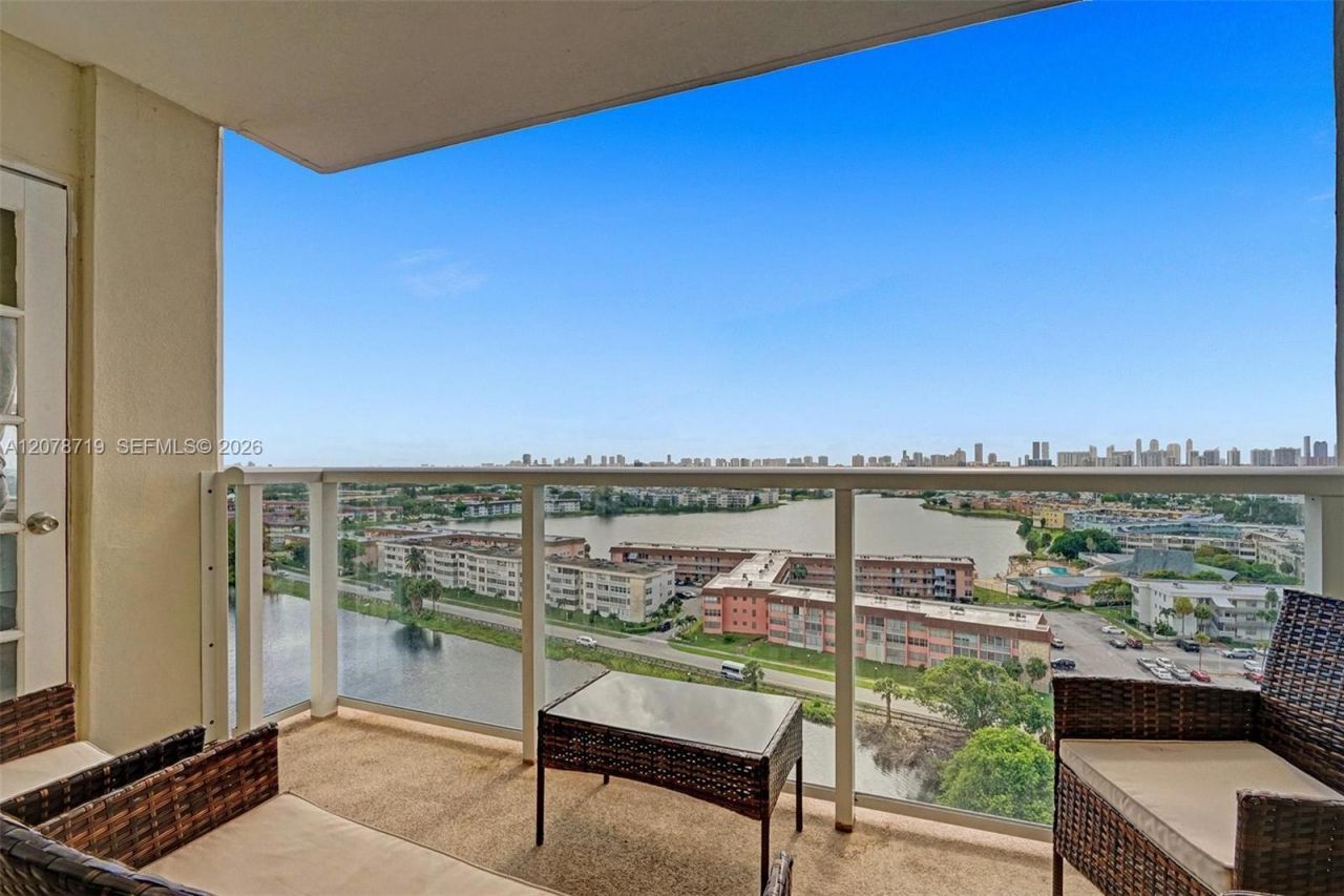 1351 NE Miami Gardens Dr, Unit 1504E, Miami, FL 33179 Photo