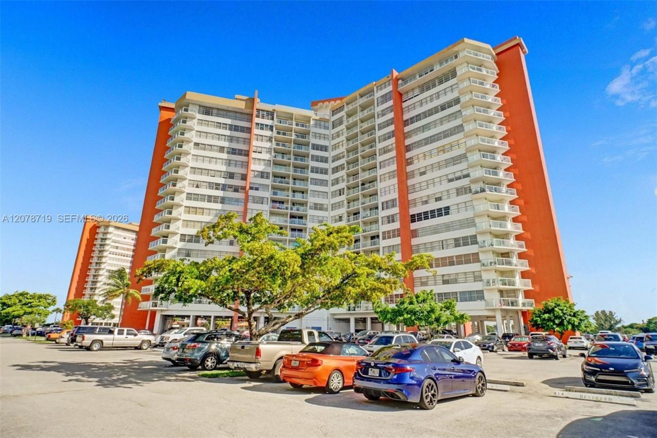 1351 NE Miami Gardens Dr, Unit 1504E, Miami, FL 33179 Photo