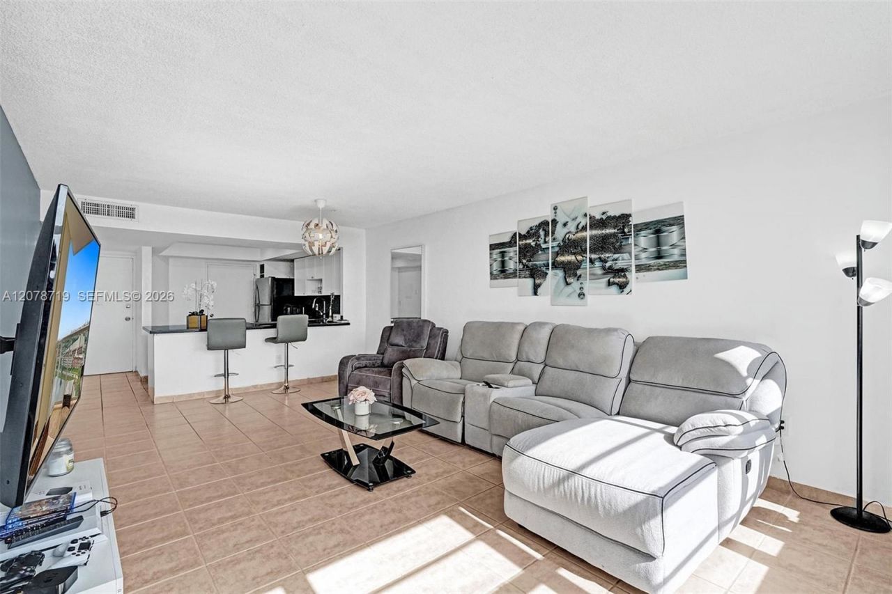 1351 NE Miami Gardens Dr, Unit 1504E, Miami, FL 33179 Photo