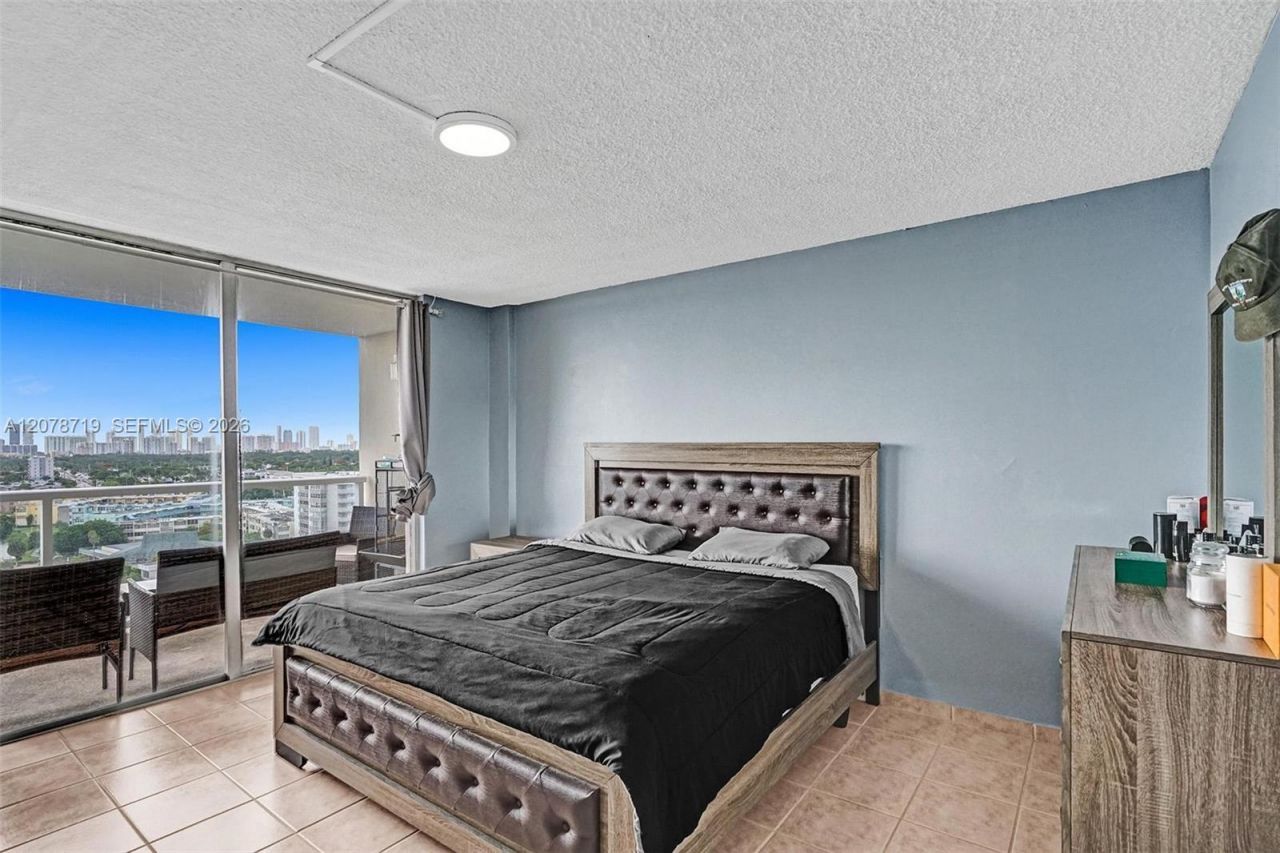 1351 NE Miami Gardens Dr, Unit 1504E, Miami, FL 33179 Photo