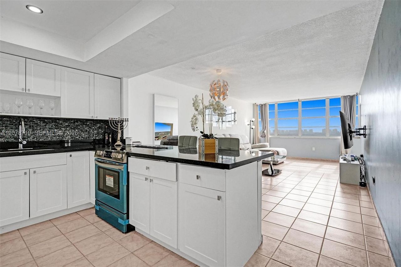 1351 NE Miami Gardens Dr, Unit 1504E, Miami, FL 33179 Photo