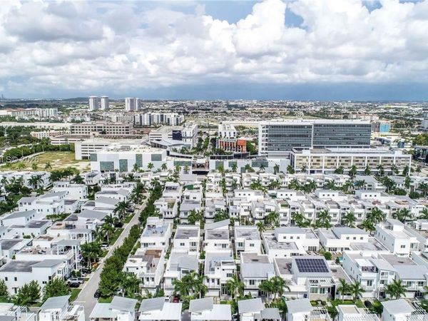 8249 NW 34th Dr, Doral, FL 33122