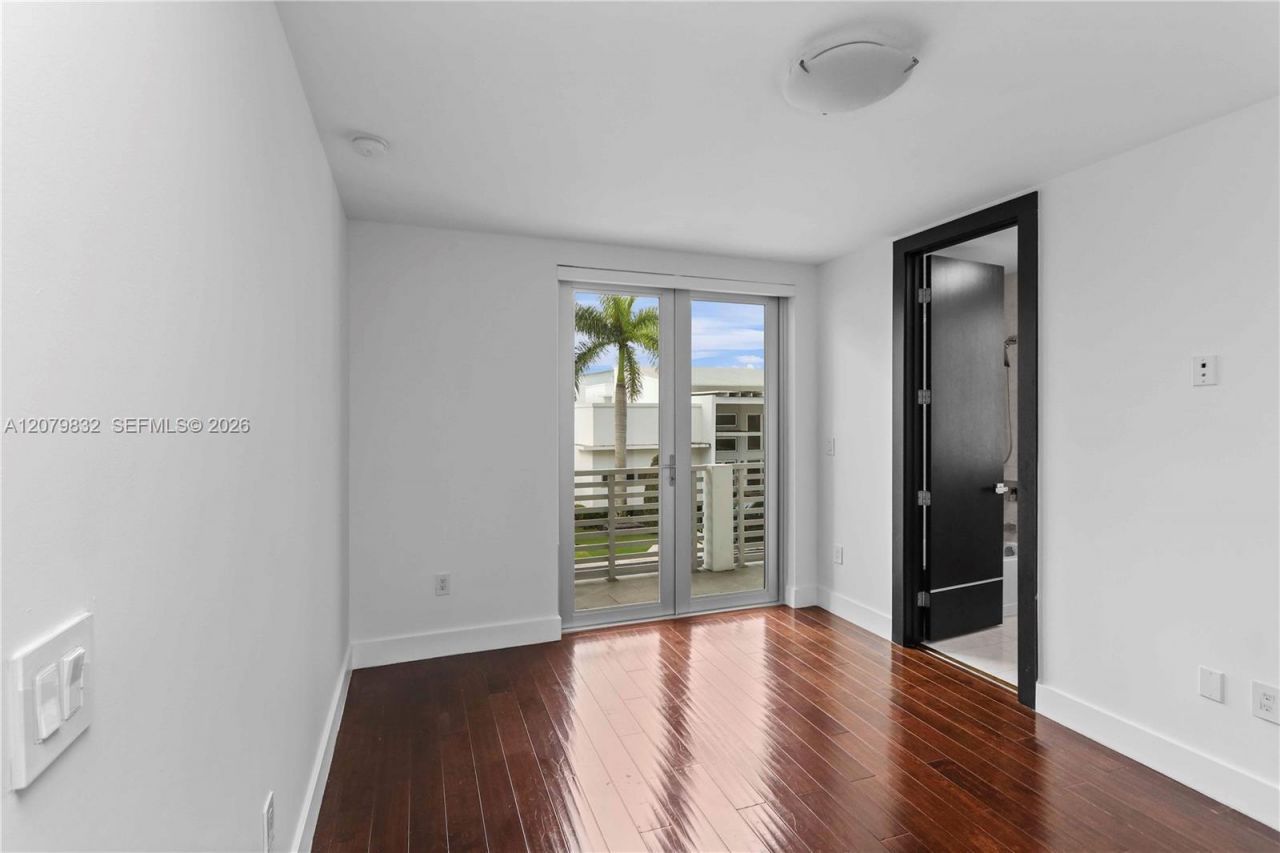 8249 NW 34th Dr, Doral, FL 33122 Photo