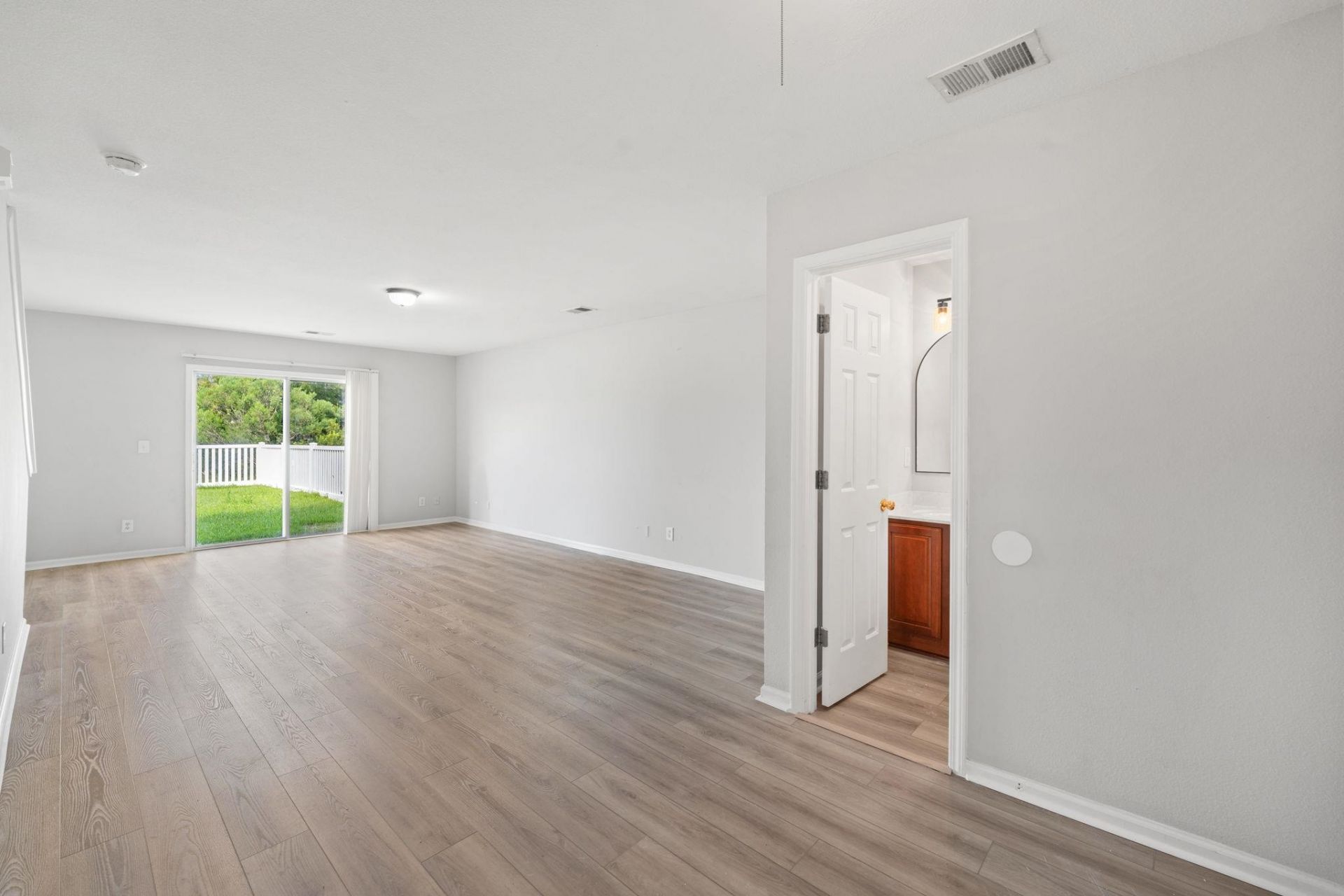 530 Ambrosia Loop  Photo 4