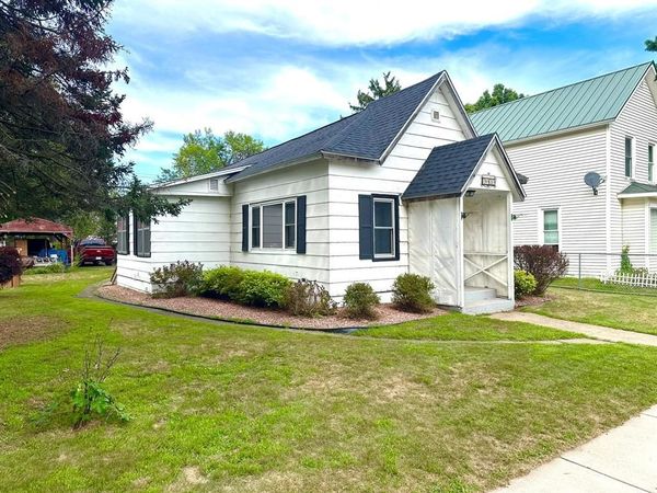 1021 E La Salle Avenue, Barron, WI 54812