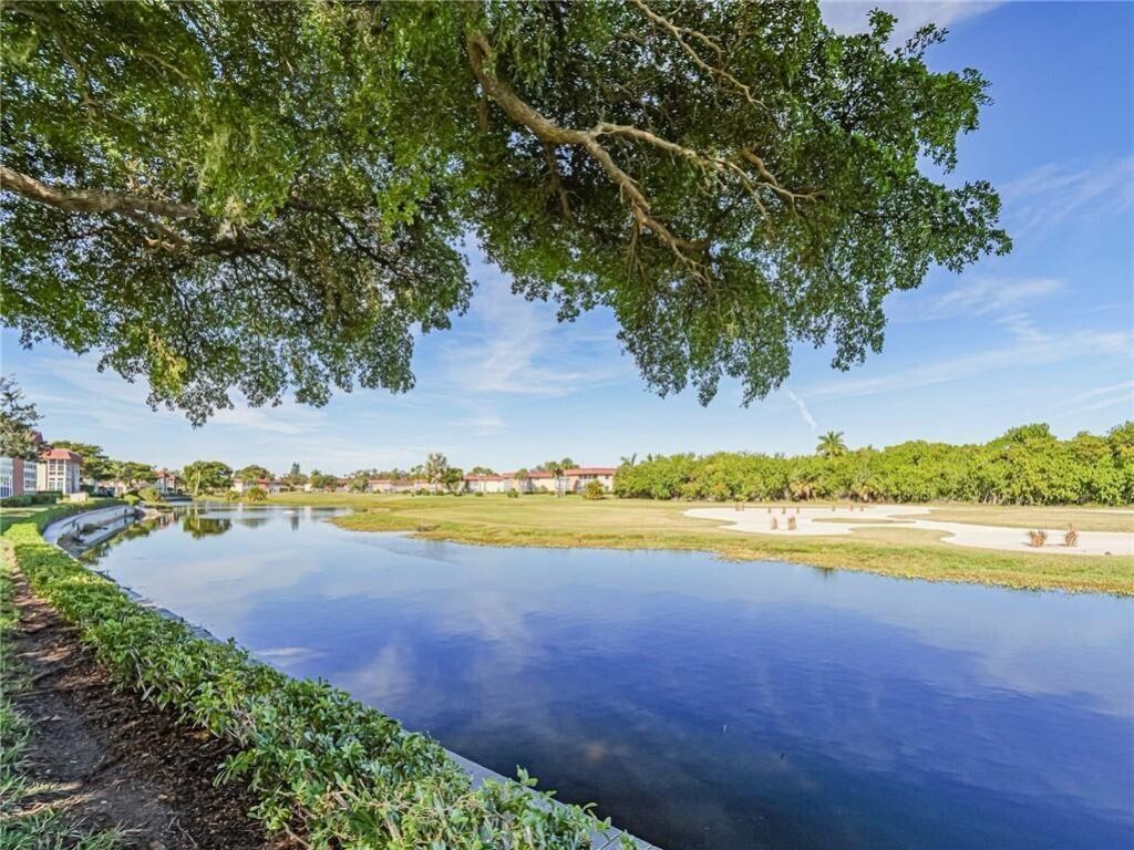 73 Royal Oak Court, Unit 101, Vero Beach, FL 32962 Photo