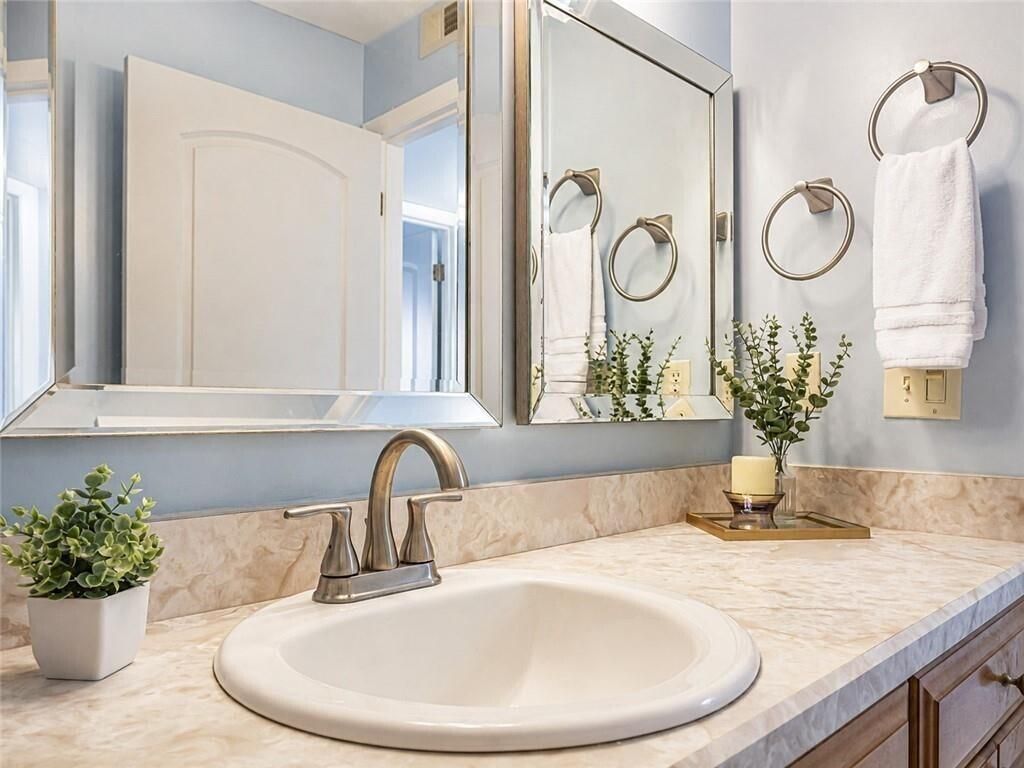 73 Royal Oak Court, Unit 101, Vero Beach, FL 32962 Photo