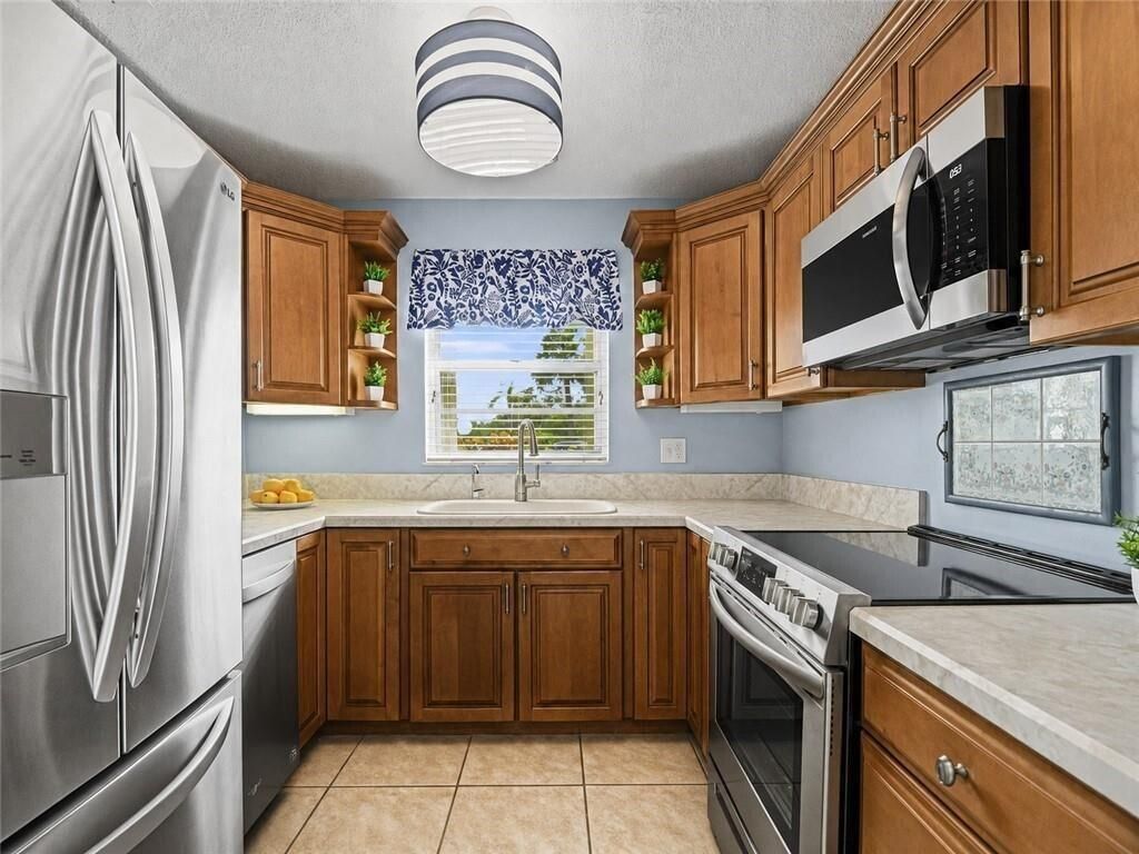 73 Royal Oak Court, Unit 101, Vero Beach, FL 32962 Photo