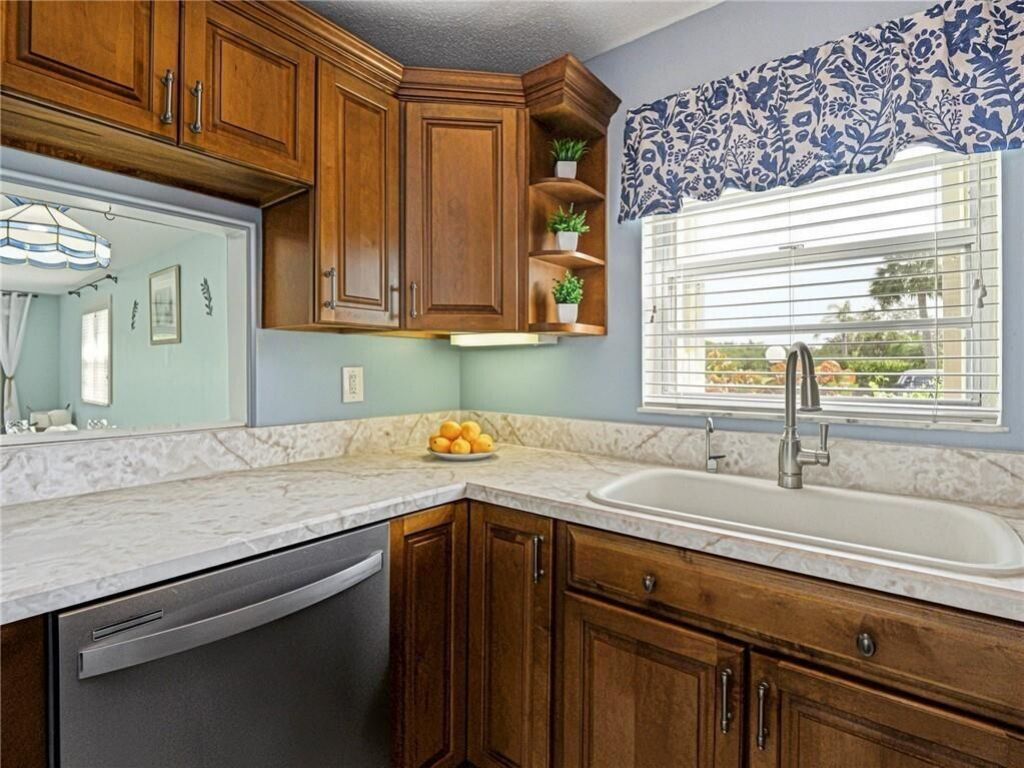 73 Royal Oak Court, Unit 101, Vero Beach, FL 32962 Photo
