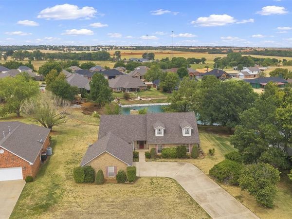 2202 Lakewood Drive, Chickasha, OK 73018