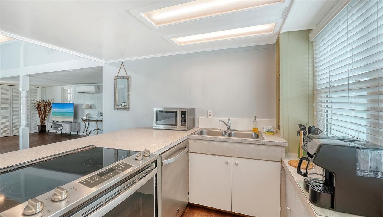 3453 Gulf Of Mexico Drive , Unit 200, Longboat Key, FL 34228 Photo
