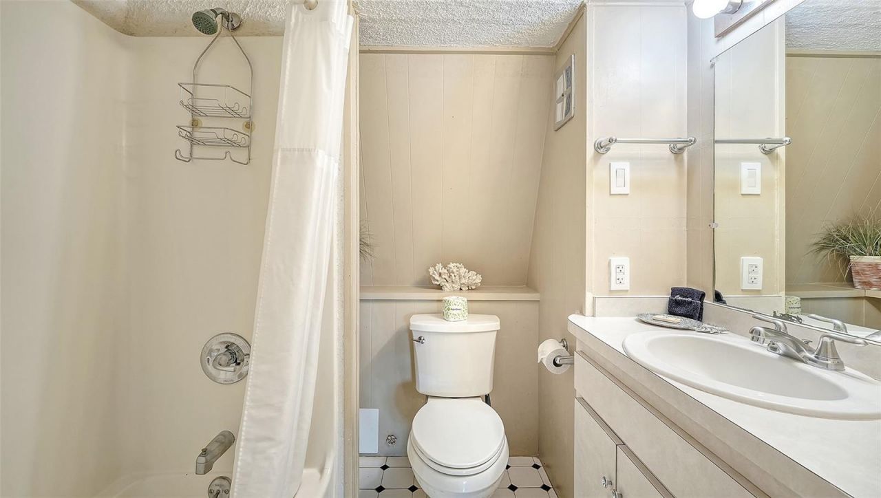 3453 Gulf Of Mexico Drive , Unit 200, Longboat Key, FL 34228 Photo