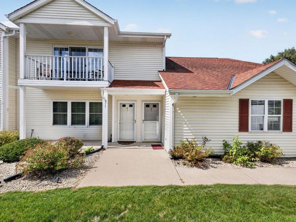 677 Wood River Ct, Unit 3, West Bend, WI 53095