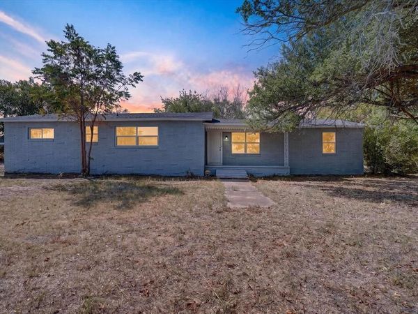 1225 W Belknap Street , Jacksboro, TX 76458