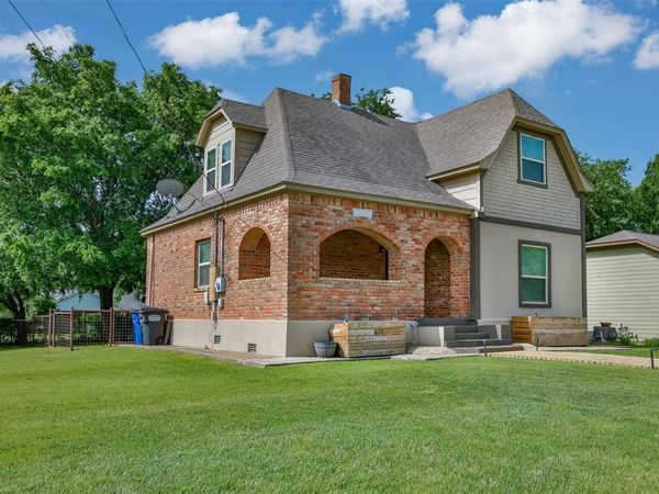 230 E Main Street , Lindsay, TX 76250