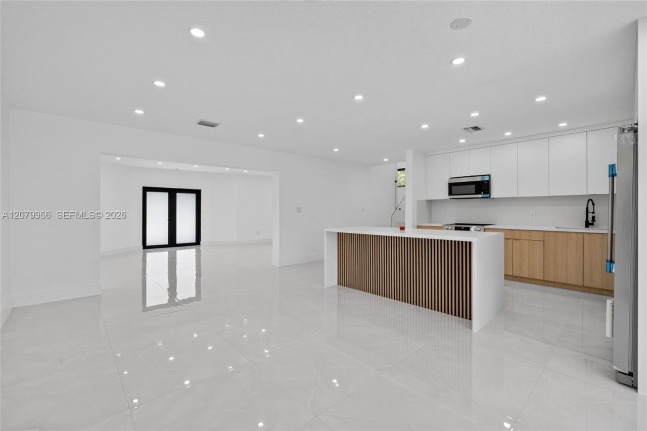 1200 NE 204th Ter , Miami, FL 33179 Photo