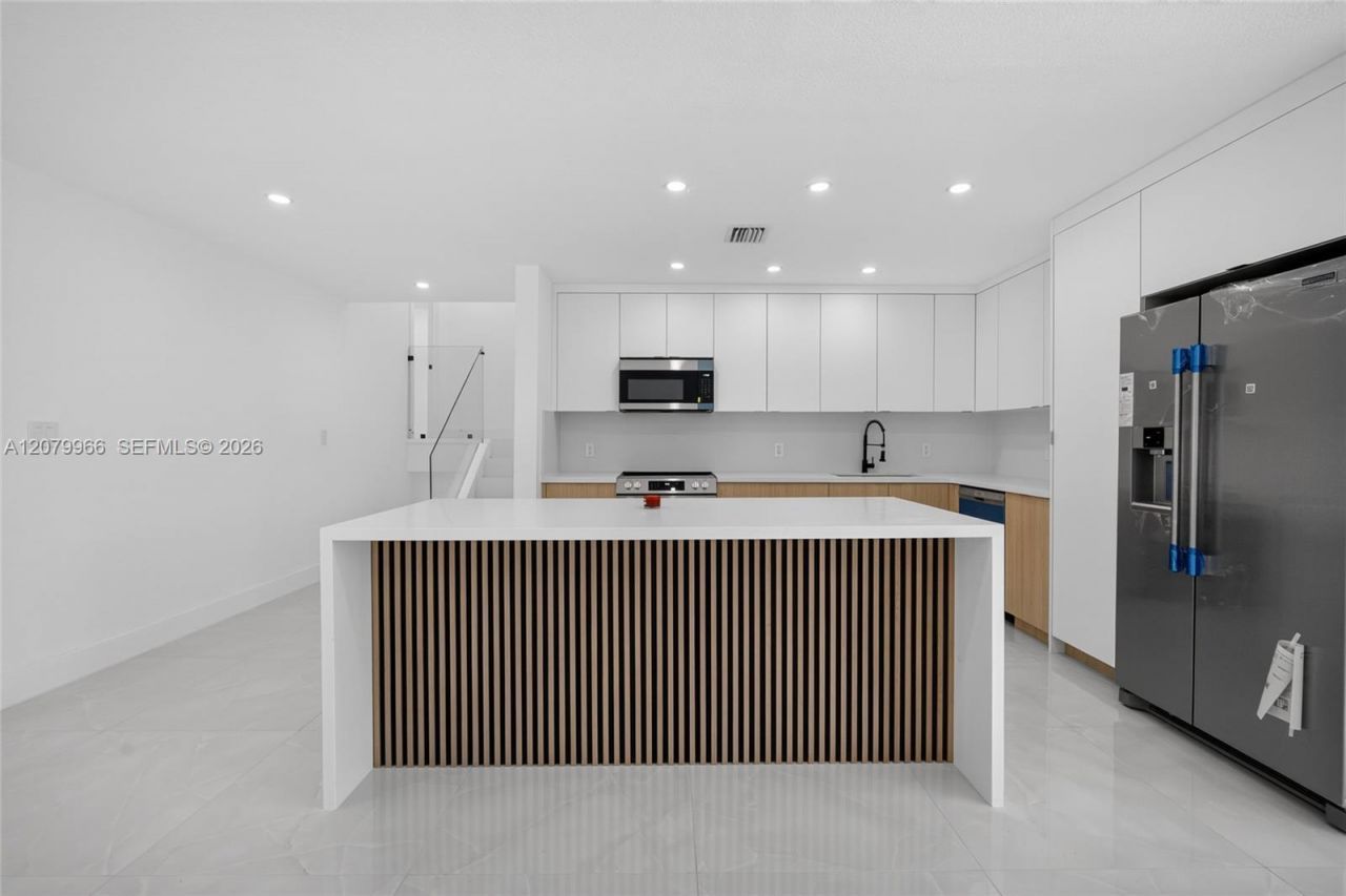 1200 NE 204th Ter , Miami, FL 33179 Photo