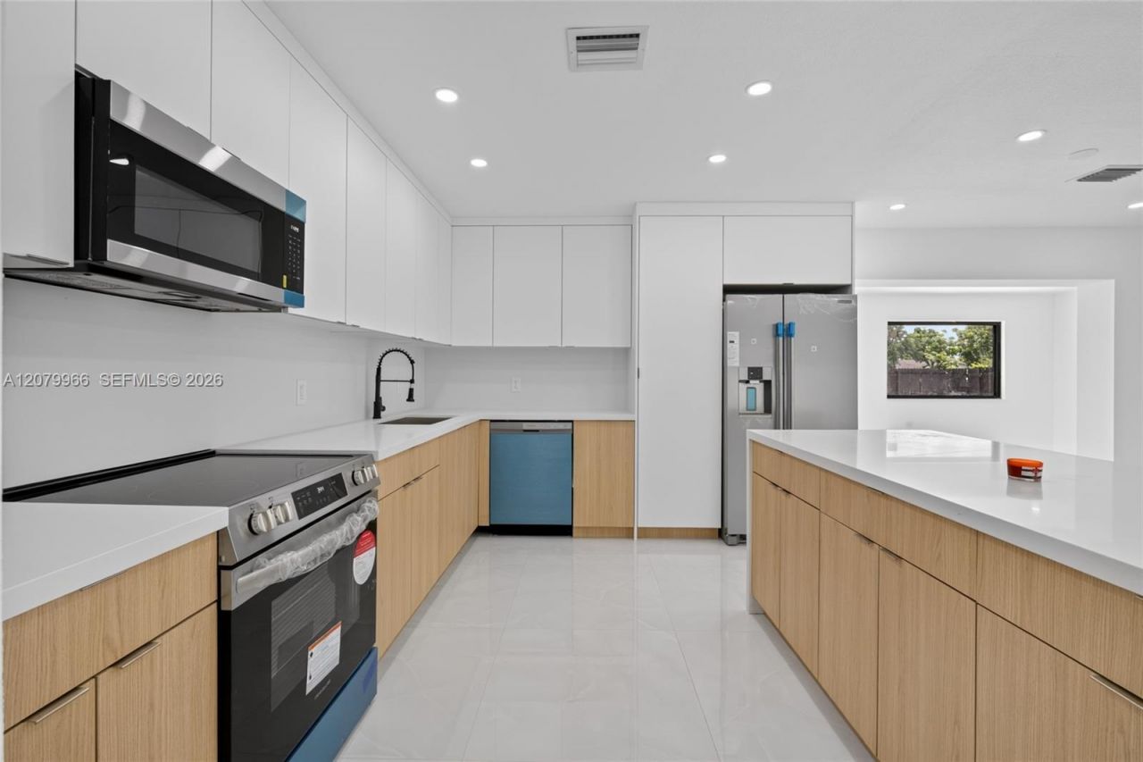 1200 NE 204th Ter , Miami, FL 33179 Photo