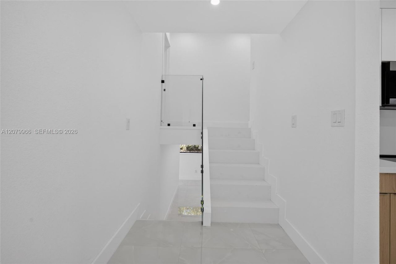 1200 NE 204th Ter , Miami, FL 33179 Photo
