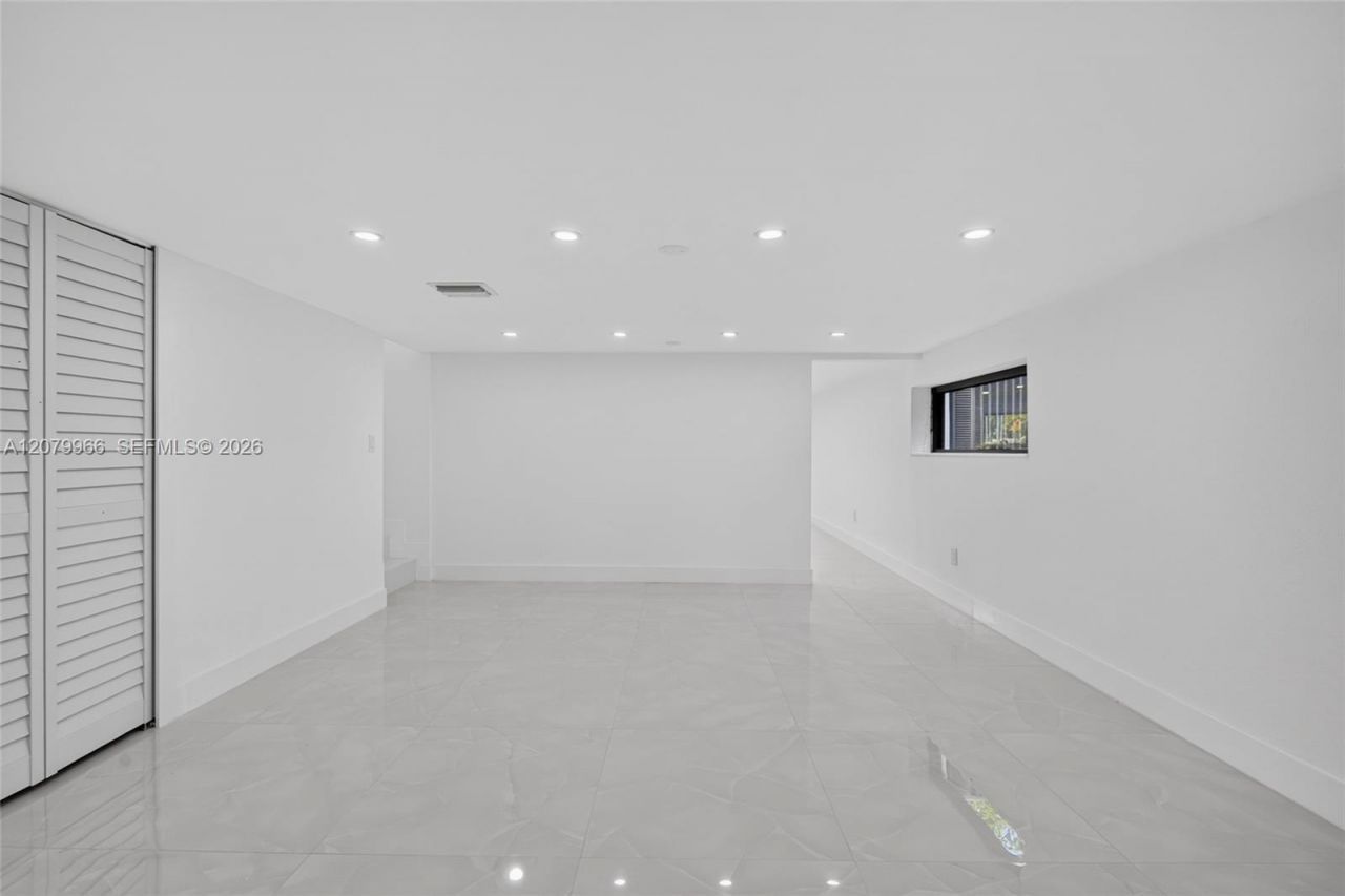 1200 NE 204th Ter , Miami, FL 33179 Photo