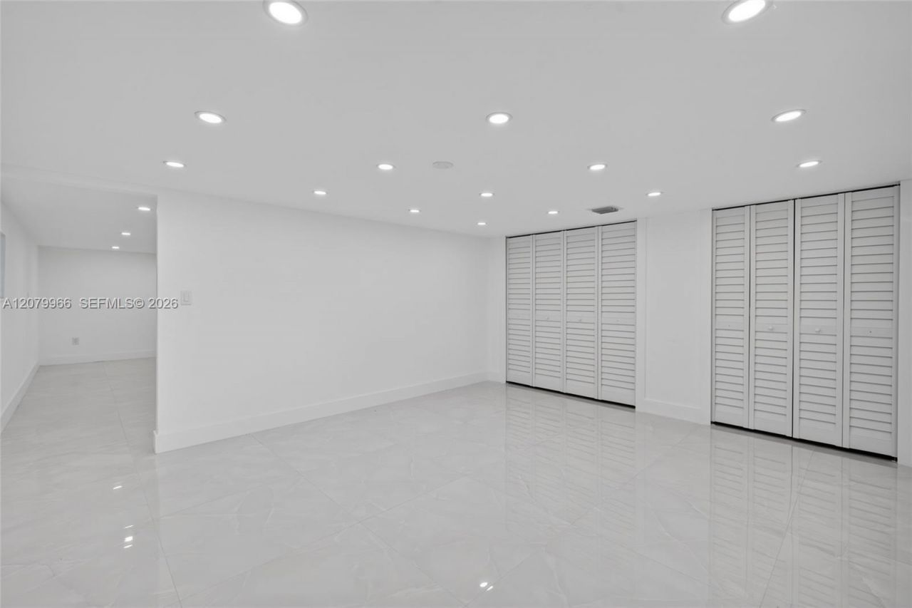 1200 NE 204th Ter , Miami, FL 33179 Photo