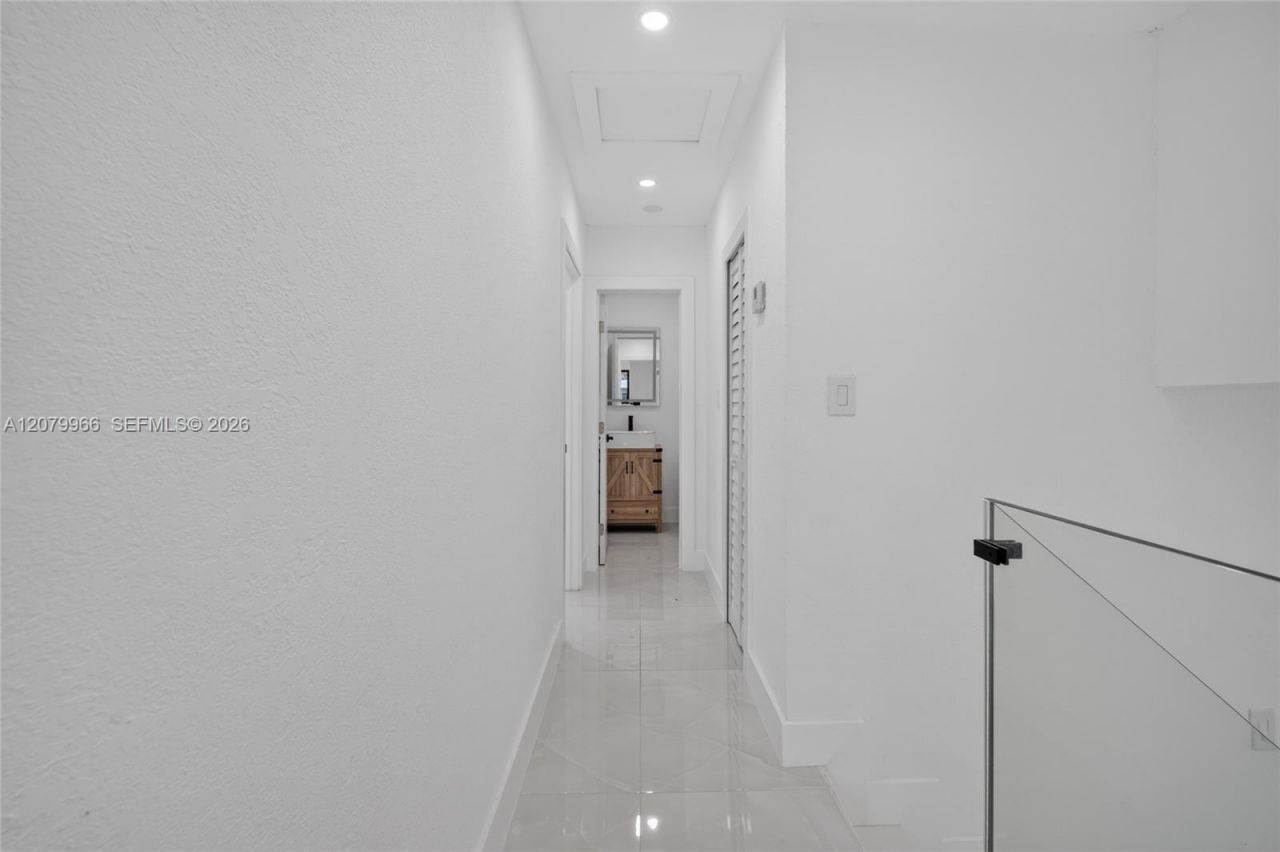 1200 NE 204th Ter , Miami, FL 33179 Photo