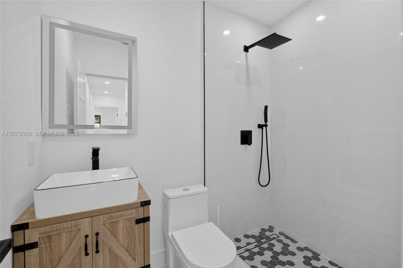 1200 NE 204th Ter , Miami, FL 33179 Photo