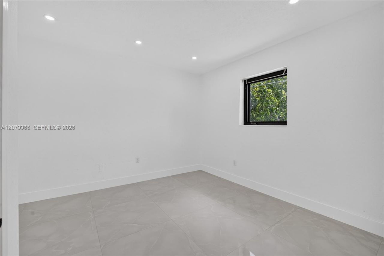 1200 NE 204th Ter , Miami, FL 33179 Photo