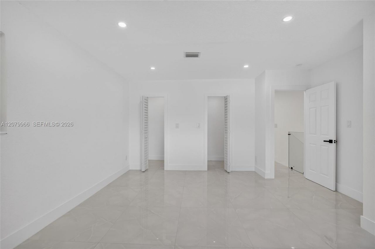 1200 NE 204th Ter , Miami, FL 33179 Photo