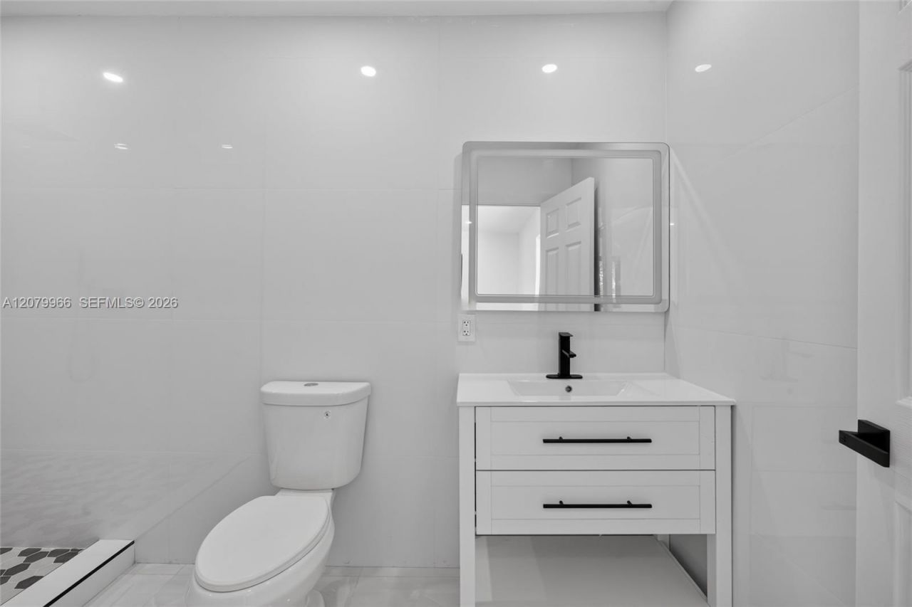 1200 NE 204th Ter , Miami, FL 33179 Photo