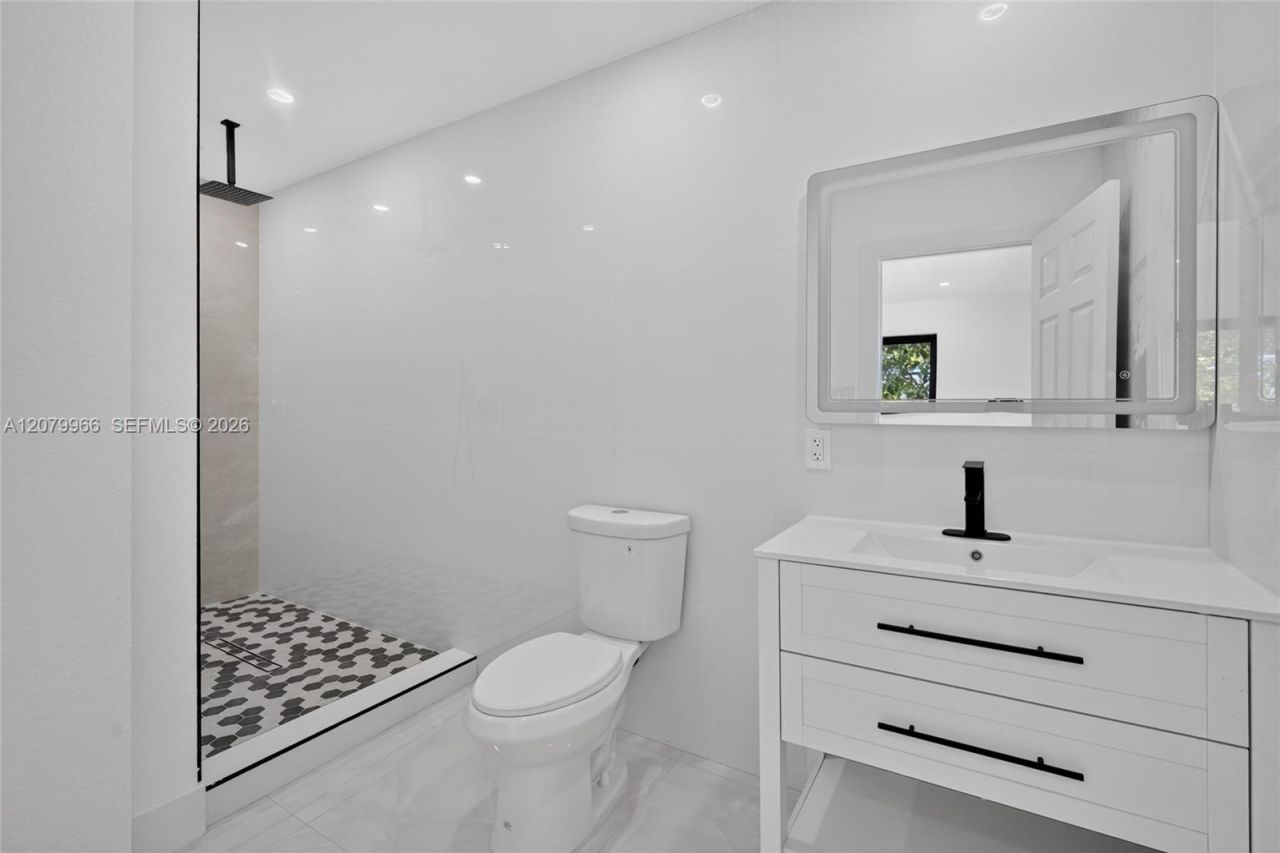 1200 NE 204th Ter , Miami, FL 33179 Photo