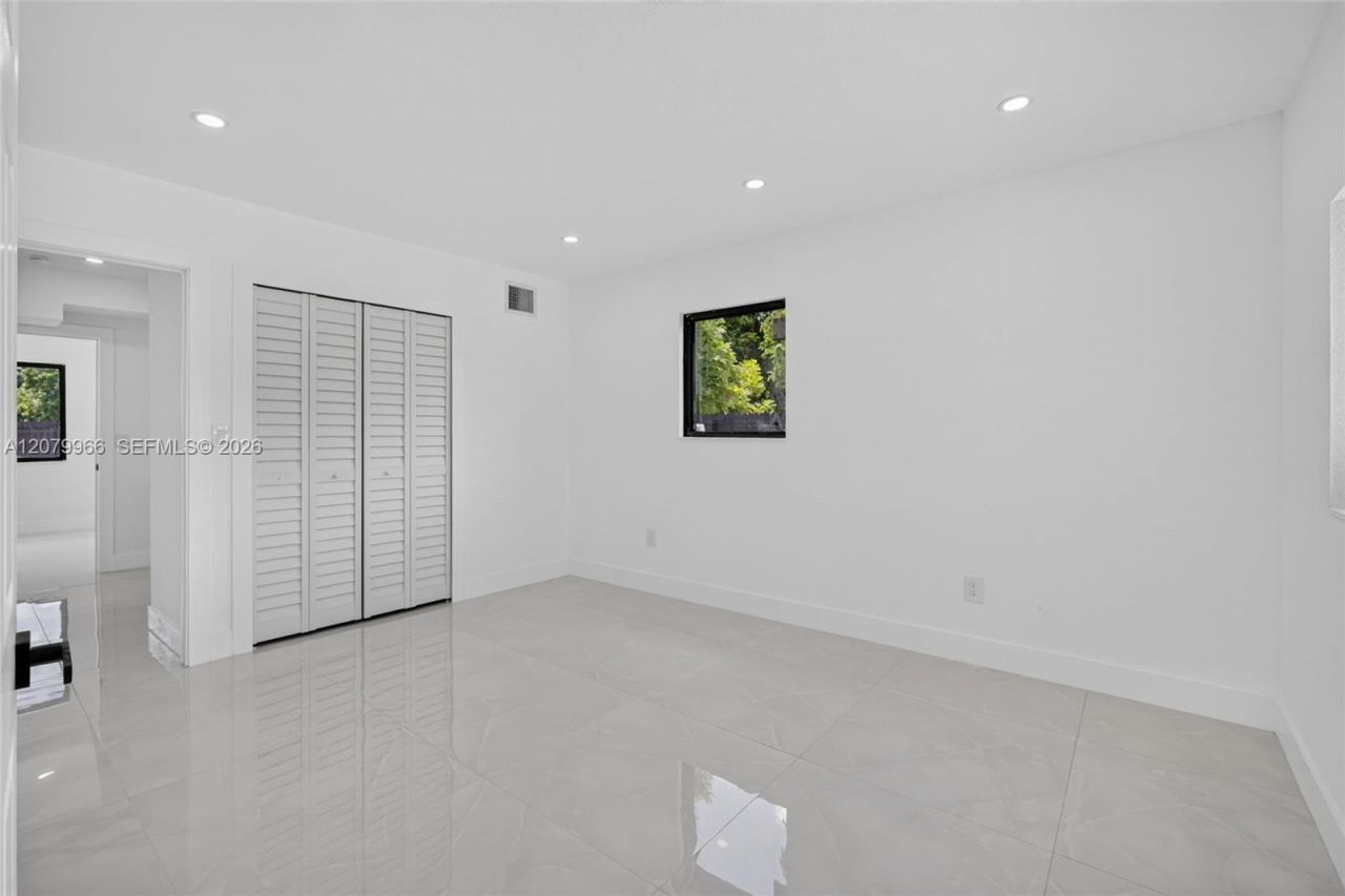 1200 NE 204th Ter , Miami, FL 33179 Photo