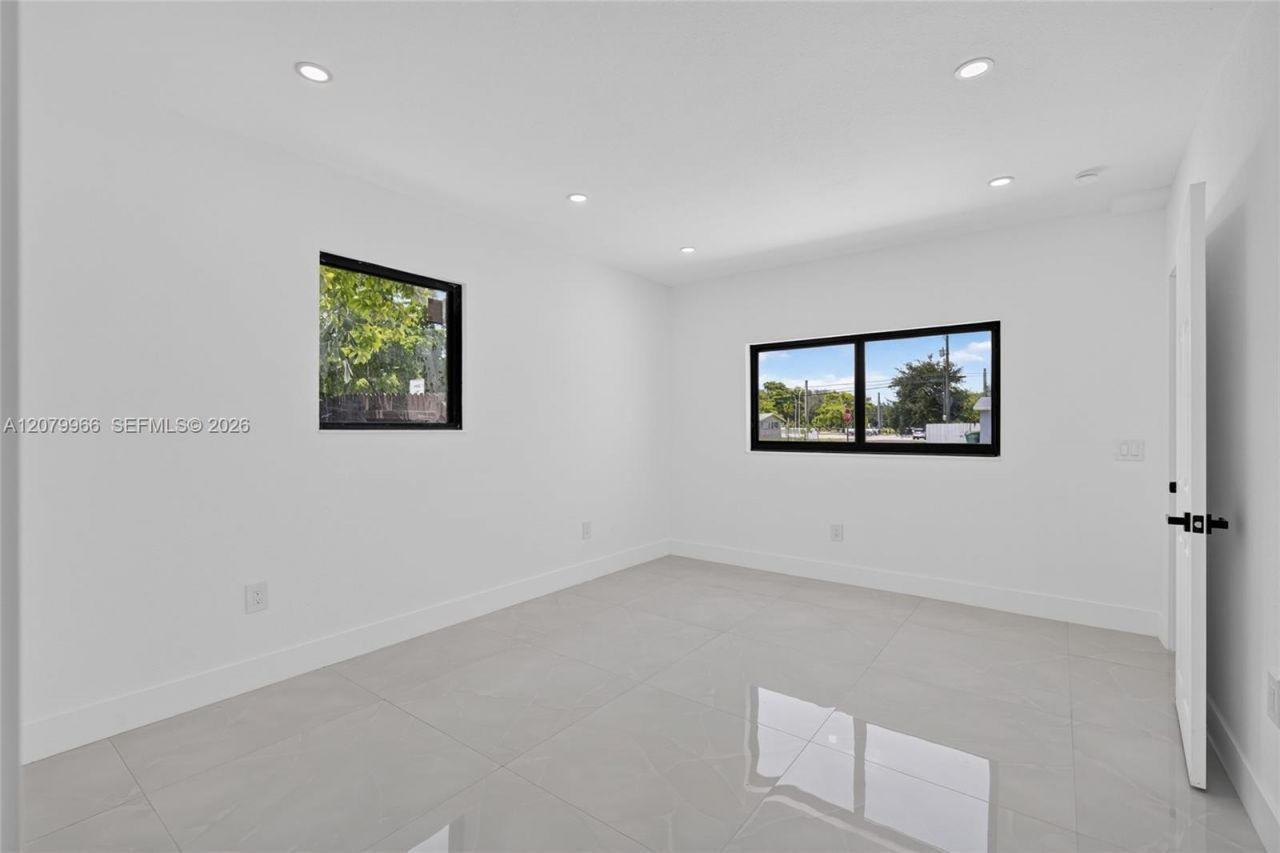 1200 NE 204th Ter , Miami, FL 33179 Photo