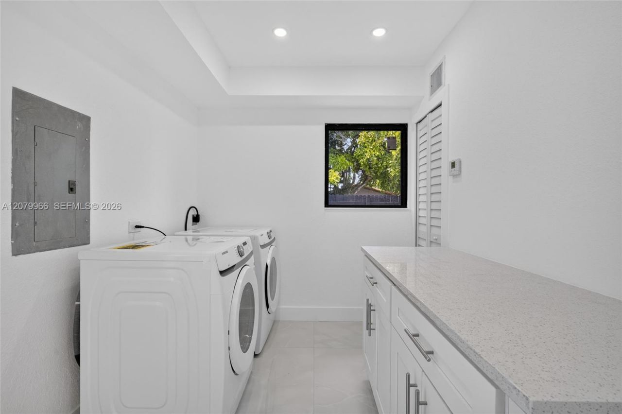 1200 NE 204th Ter , Miami, FL 33179 Photo