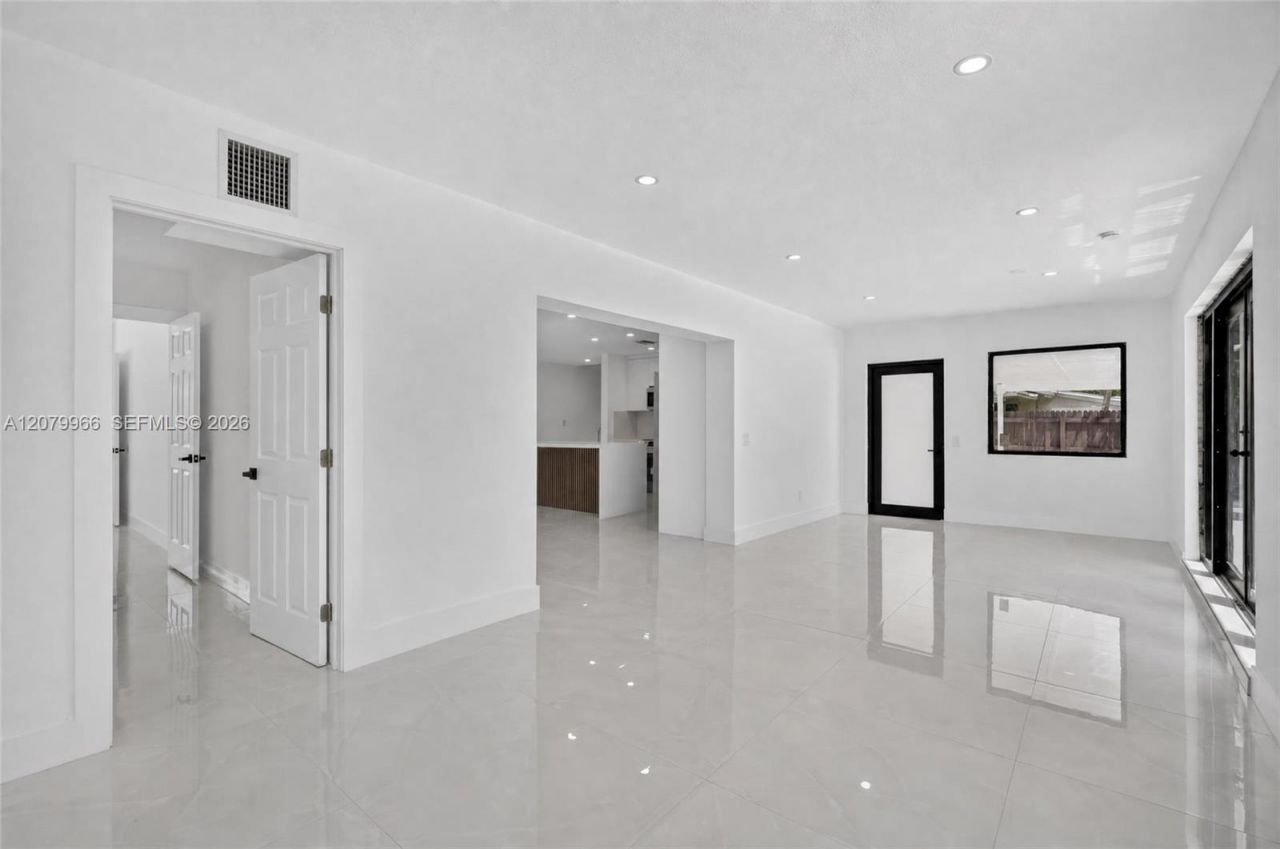 1200 NE 204th Ter , Miami, FL 33179 Photo