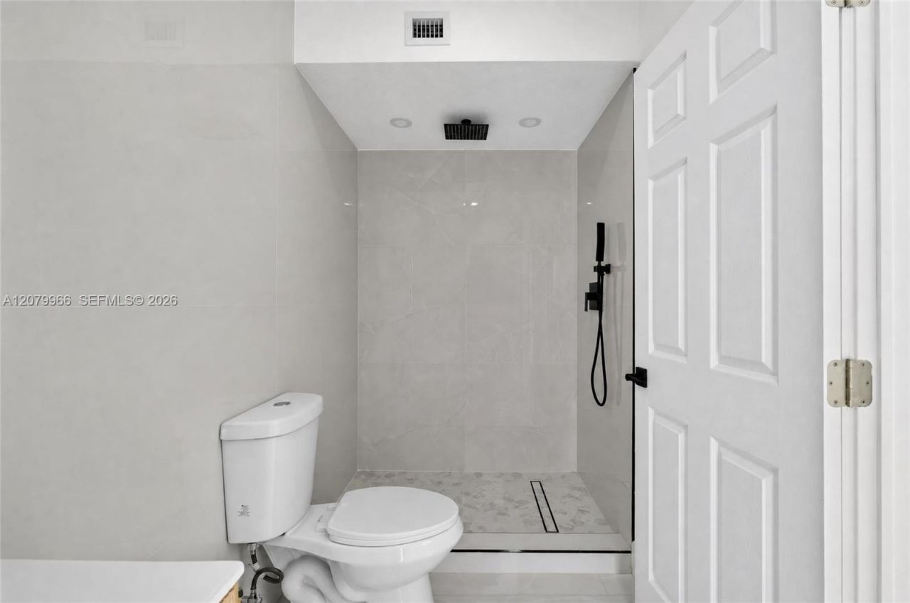 1200 NE 204th Ter , Miami, FL 33179 Photo