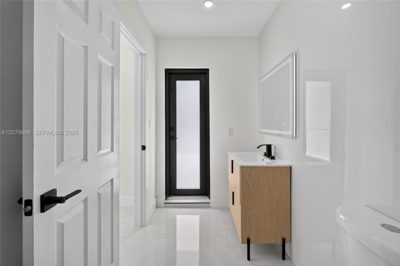 1200 NE 204th Ter , Miami, FL 33179 Photo