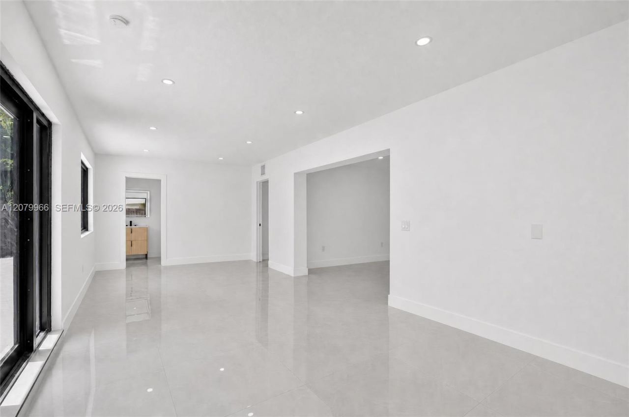 1200 NE 204th Ter , Miami, FL 33179 Photo