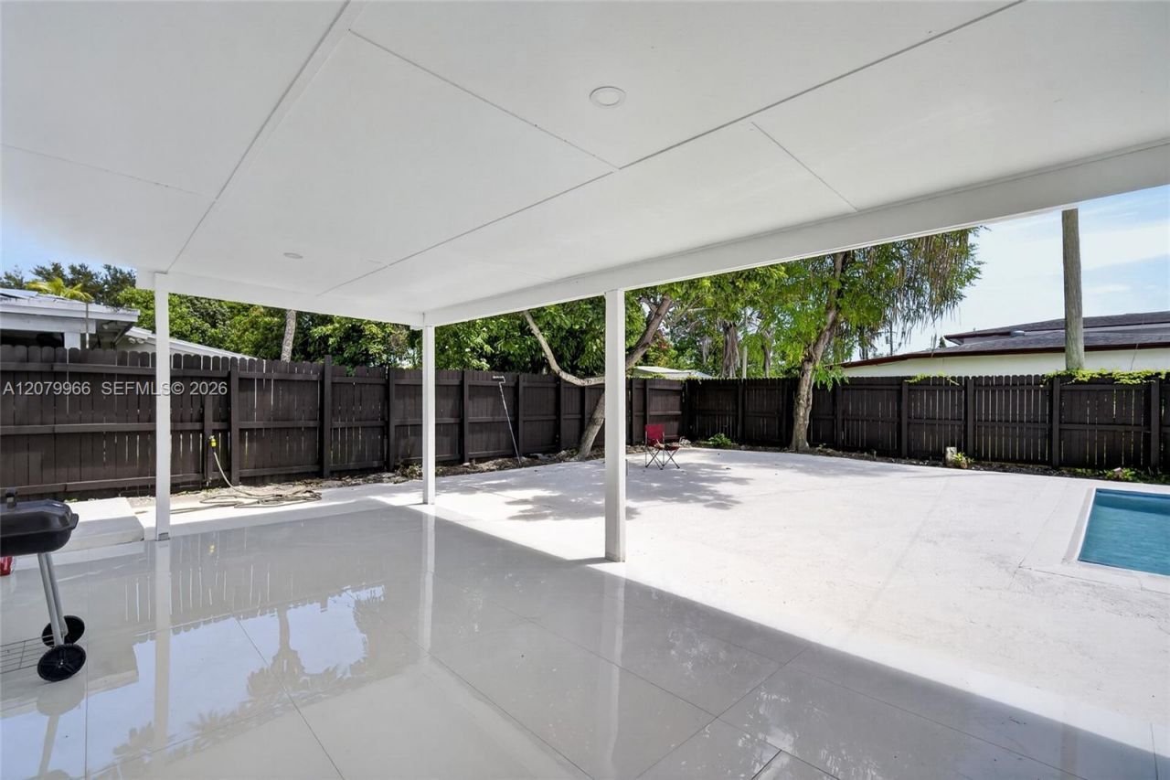 1200 NE 204th Ter , Miami, FL 33179 Photo