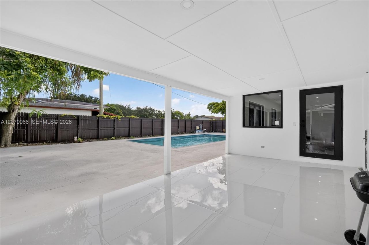 1200 NE 204th Ter , Miami, FL 33179 Photo