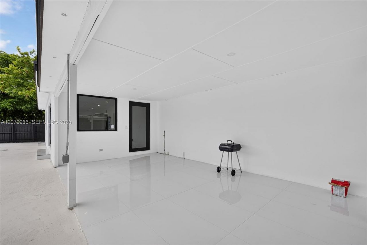 1200 NE 204th Ter , Miami, FL 33179 Photo
