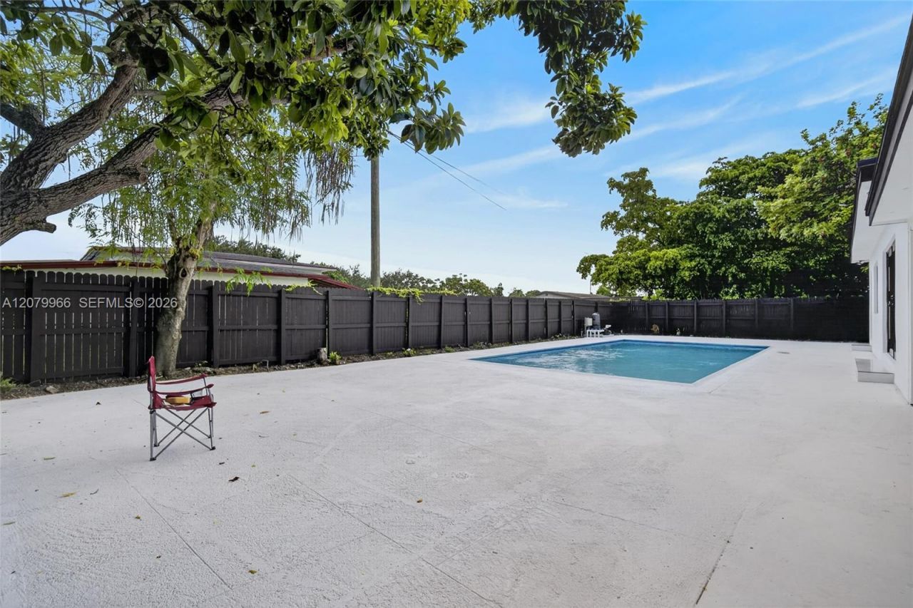 1200 NE 204th Ter , Miami, FL 33179 Photo