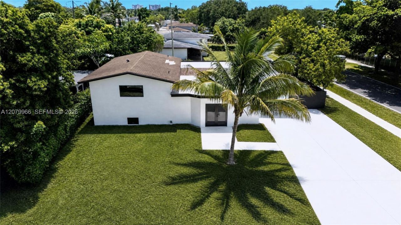 1200 NE 204th Ter , Miami, FL 33179 Photo