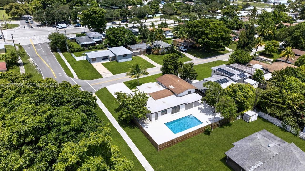 1200 NE 204th Ter , Miami, FL 33179 Photo