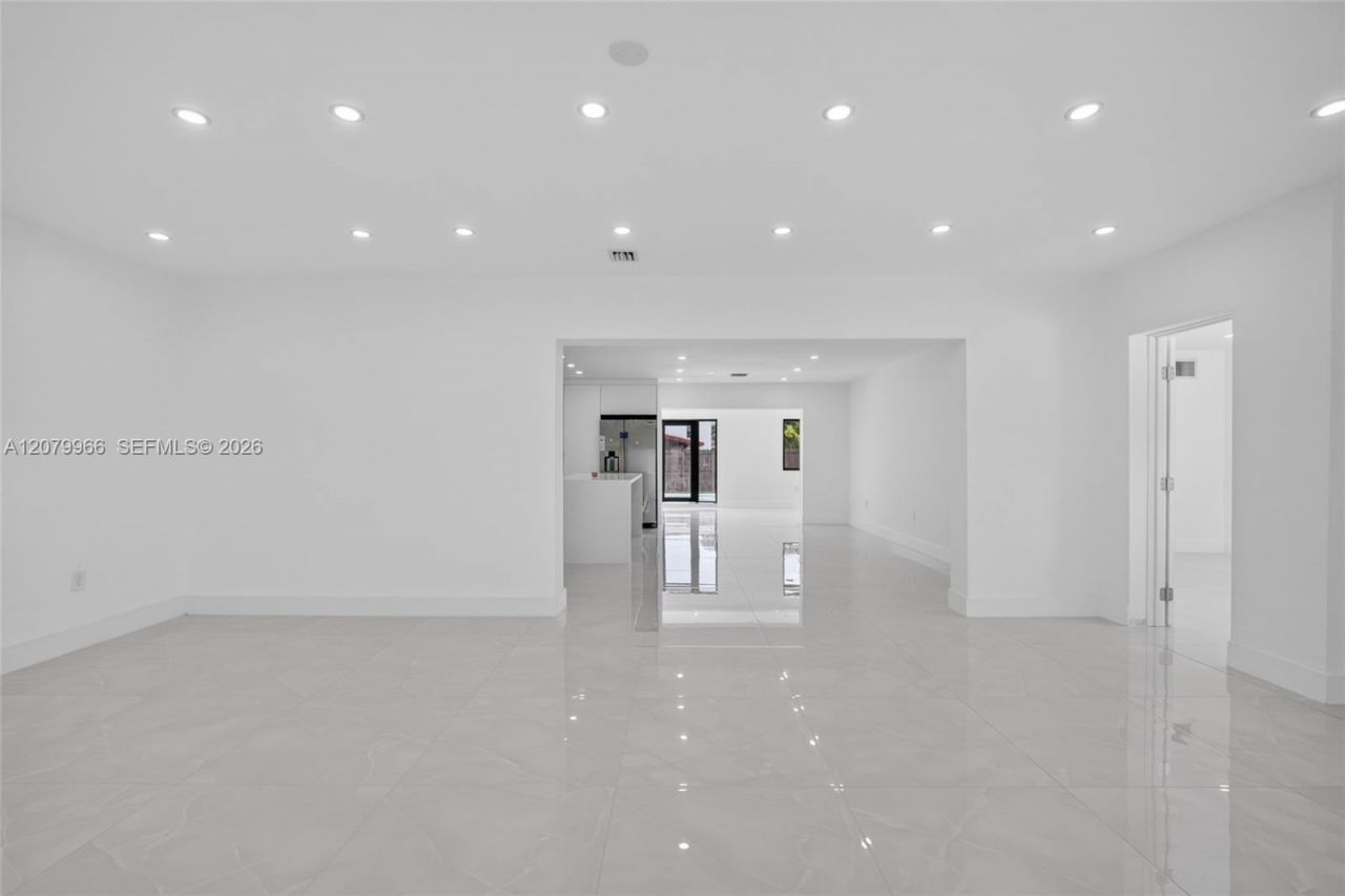 1200 NE 204th Ter , Miami, FL 33179 Photo